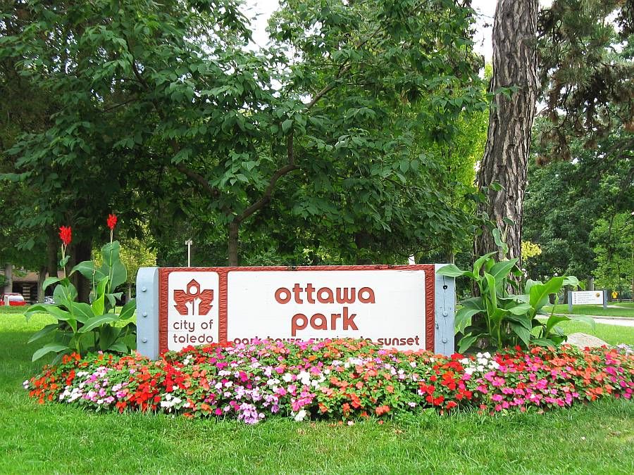 Welcome to your Ottawa Park - Kenwood Entrance